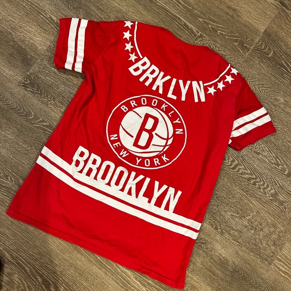Red Brooklyn basketball T-shirt - Picture 2 of 3
